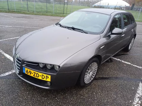 Alfa Romeo 159 Sportwagon 2.2 JTS Business lees advertentie!!